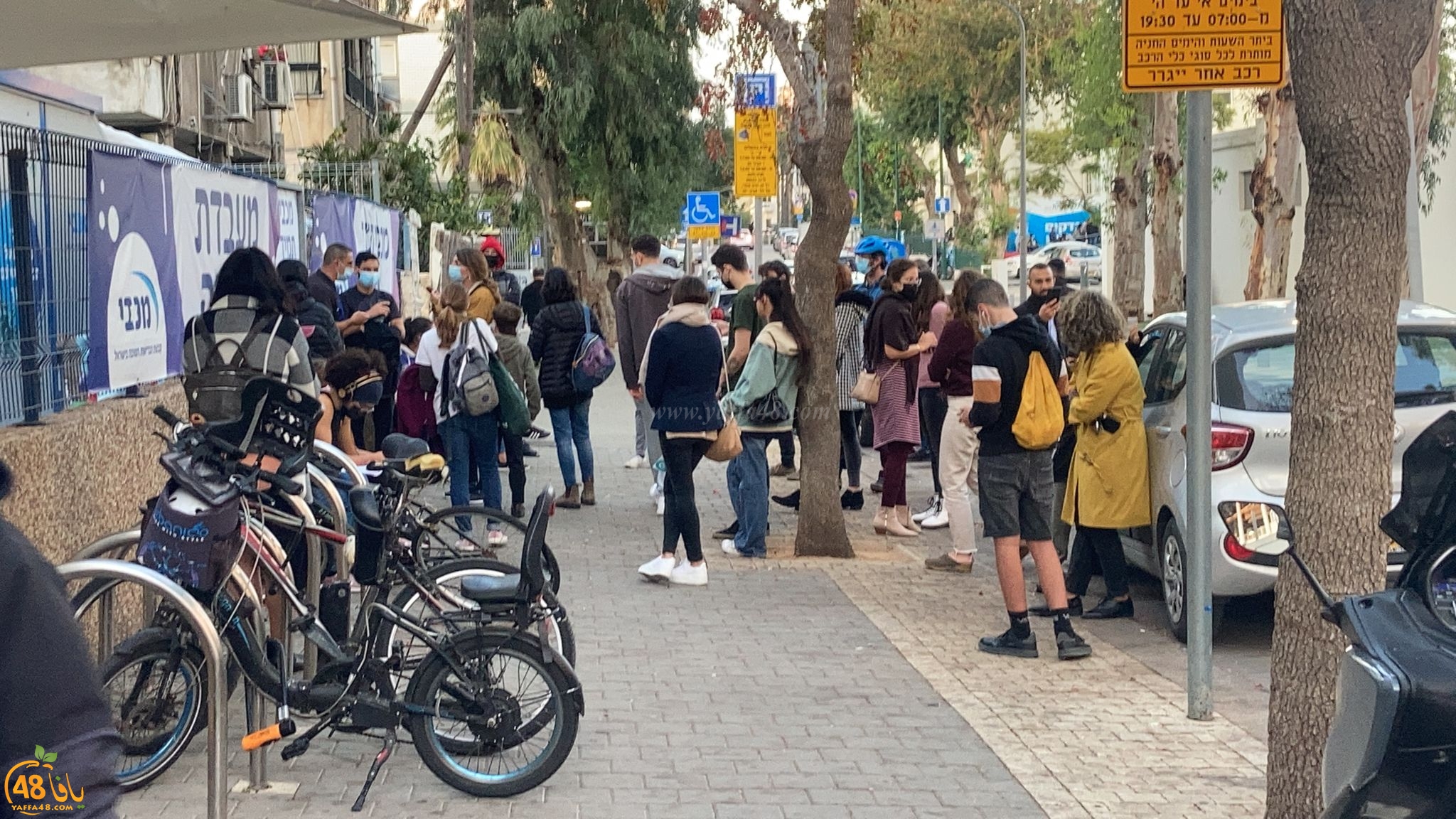 صور: اقبال كبير من المواطنين على محطات فحص كورونا بيافا 